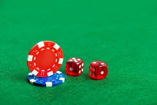 fokusjitu live-dealer interface showing roulette, blackjack, and baccarat tables on mobile screen